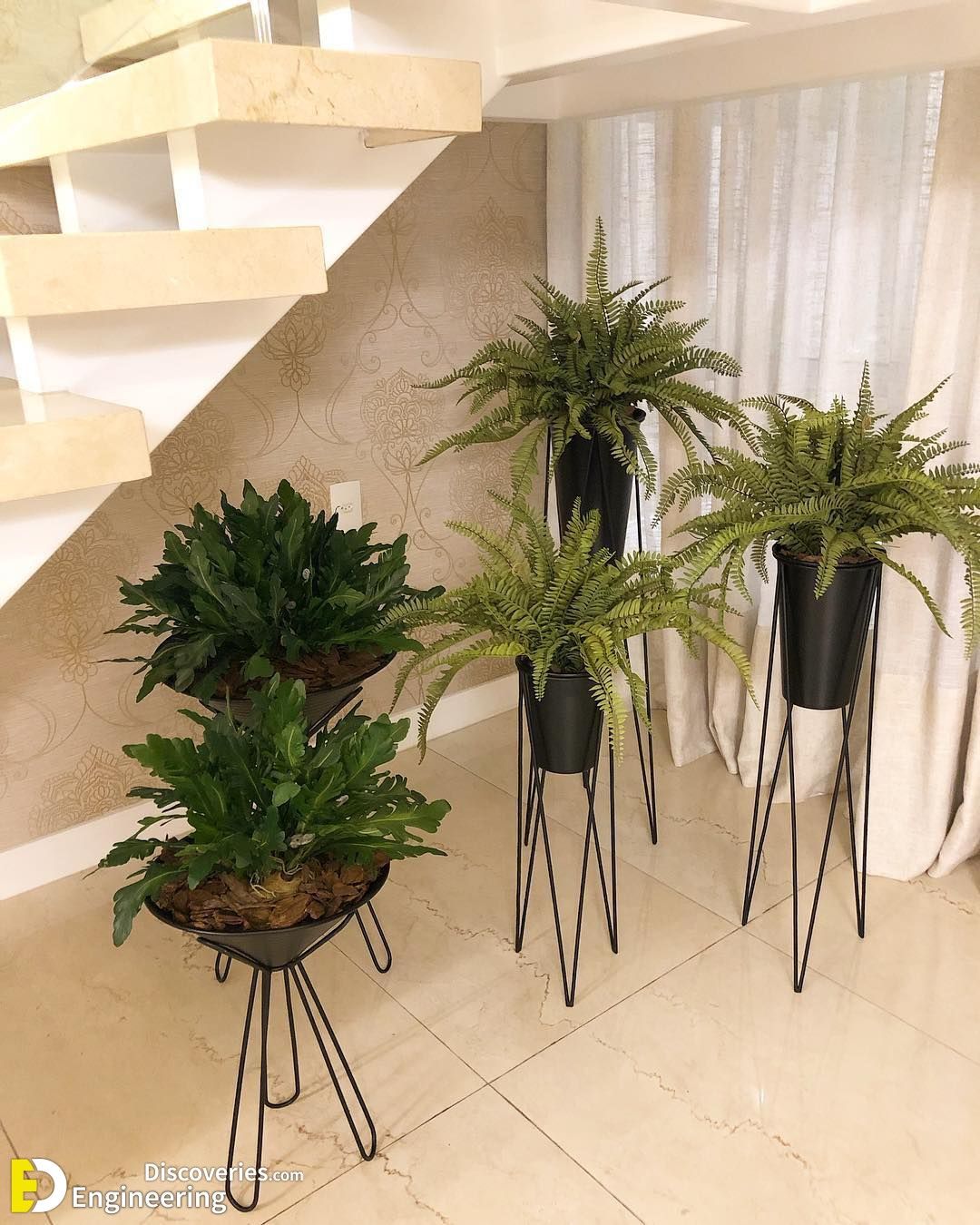 باغچه زیر راه پله